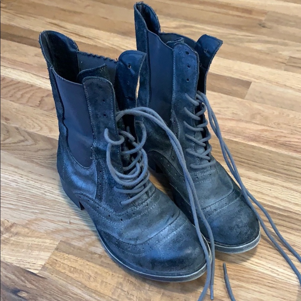 Max Rocket Dog Grey Lace-Up Distressed Boots - 6.5